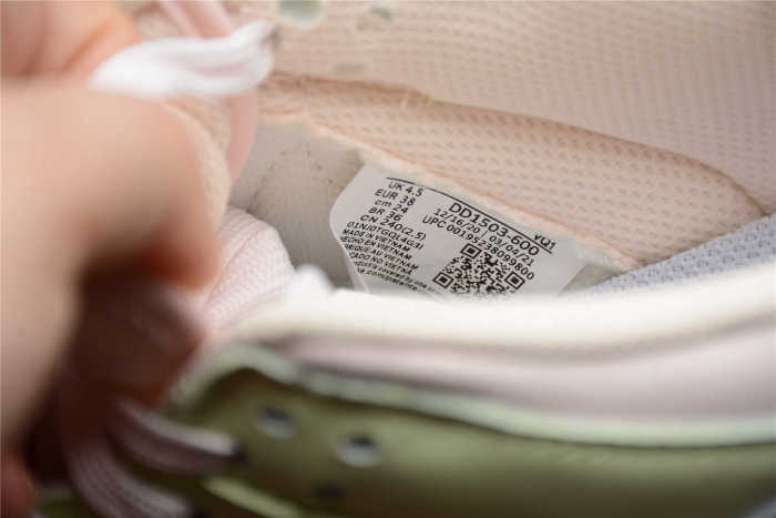 WMNS SB Dunk Low Light Soft Pink DD1503-600