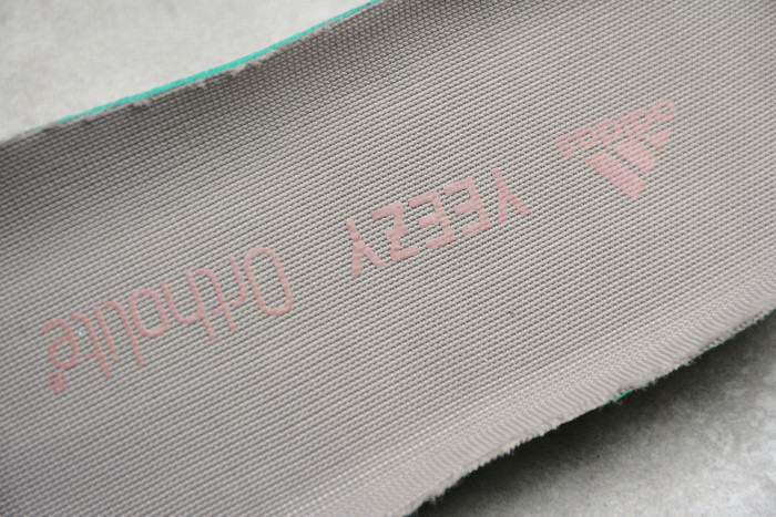 Yeezy Boost 700 V2“Geode” Brown EG6860