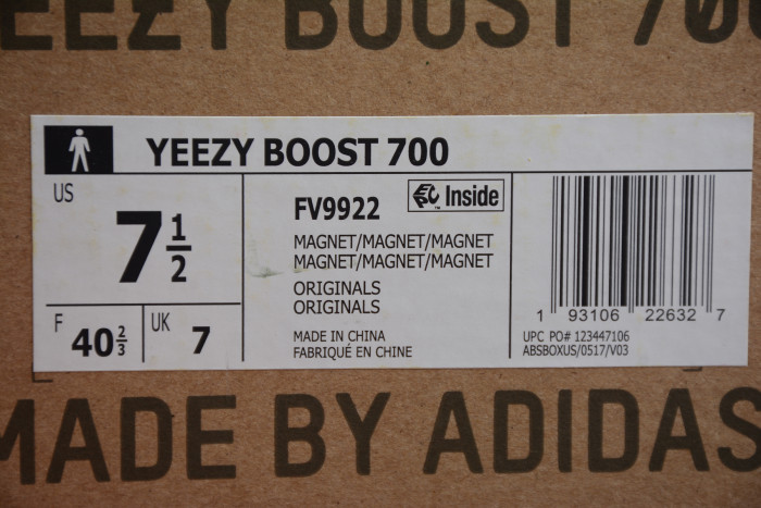 Yeezy Boost 700 Magnet FV9922