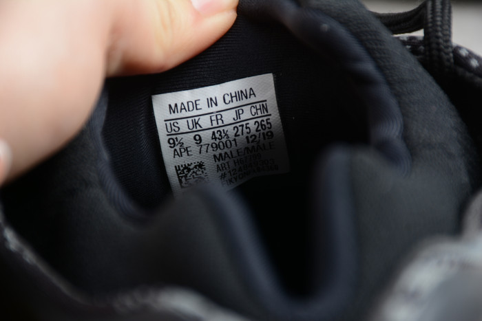 Yeezy Boost 700V3 Black H67799