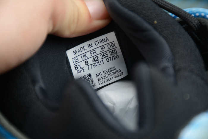 Yeezy Boost 700V3 Arzare G54850