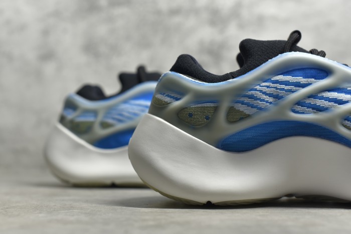 Yeezy Boost 700V3 Arzare G54850