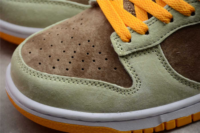 NK Dunk Low “Dusty Olive” DH5360-300