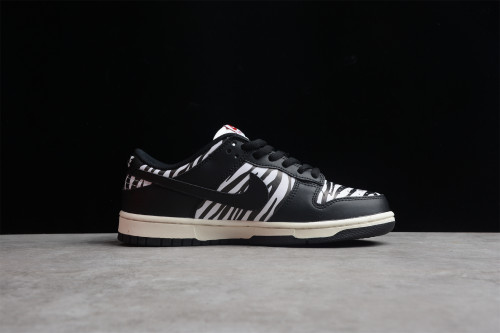 Quartersnacks x NK SB Dunk “Zebra” DM3510-001