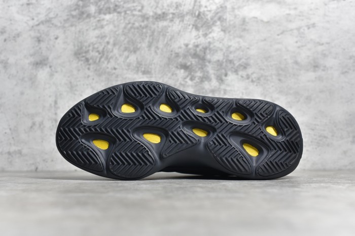 Yeezy Boost 700V3 Black H67799
