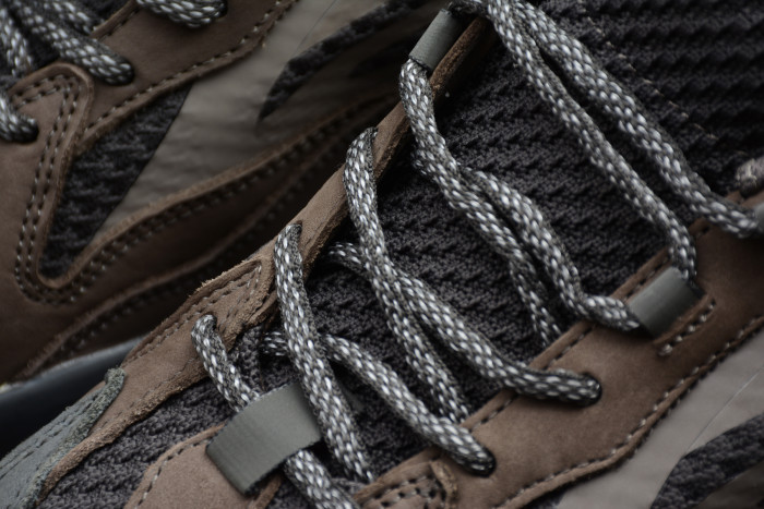 Yeezy Boost 700 V2“Geode” Brown EG6860