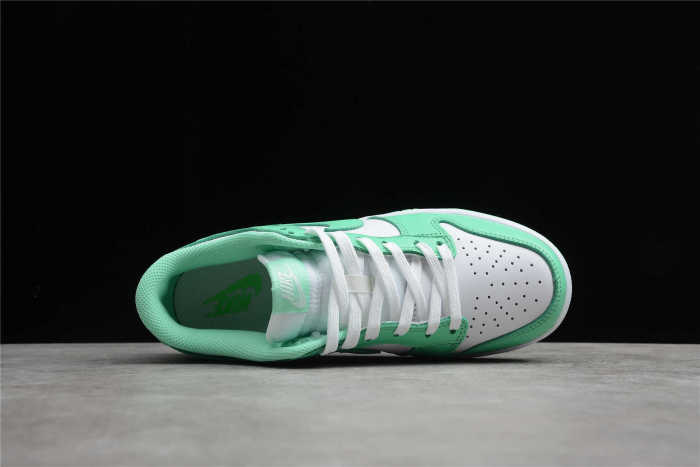 SB Dunk Low WMNS “Green Glow” DD1503-105