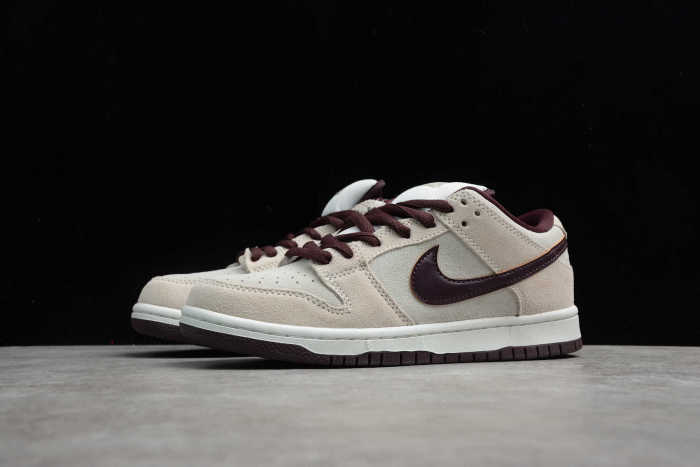 SB Dunk Low Pro Desert Sand Mahogany BQ6817-004