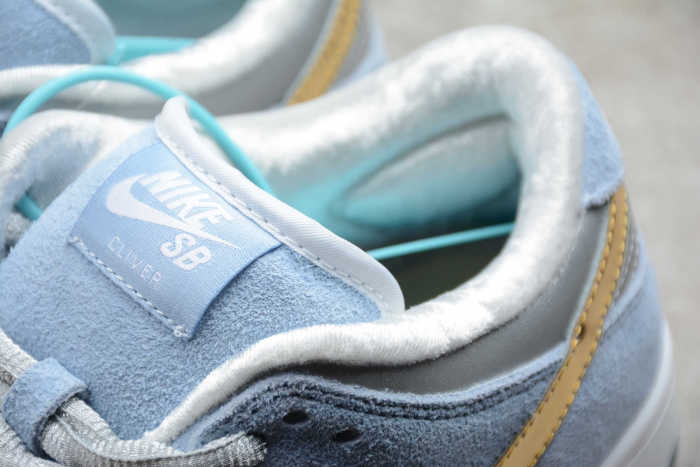 SB DUNK x Sean Cliver Light Blue White Gold DC9936-100