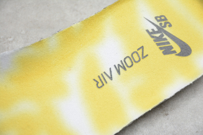 SB Dunk Low “Raygun Tie-Dye” BQ6832-101