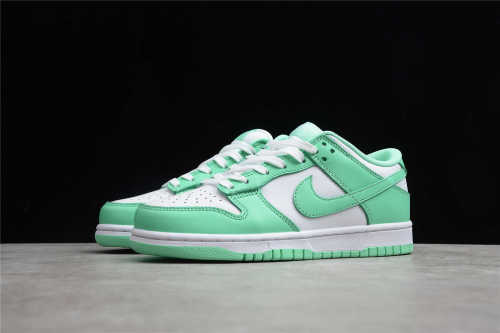 SB Dunk Low WMNS “Green Glow” DD1503-105