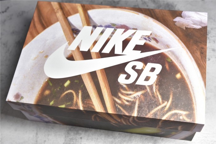 SB Dunk Low “CNY” CV1628-800