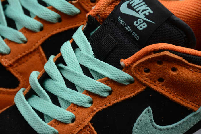 SB Dunk Ceramic Black Orange BQ6817-400