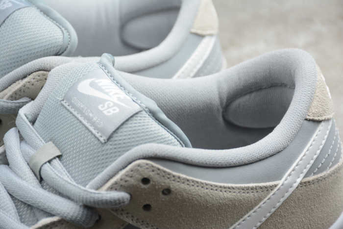 SB Dunk Low Summit White Wolf Grey AR0778-110
