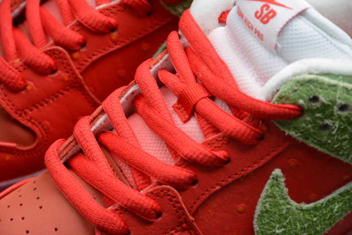 SB Dunk Low “Strawberry Cough” University Red Spinach Green-Magic Ember CW7903-601