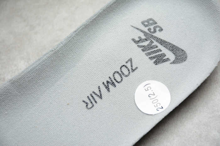 SB Dunk Grey Black BQ6817-101