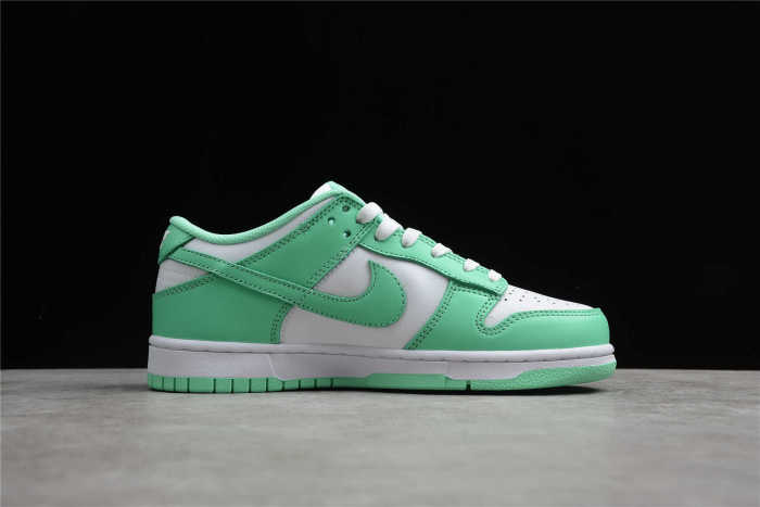 SB Dunk Low WMNS “Green Glow” DD1503-105