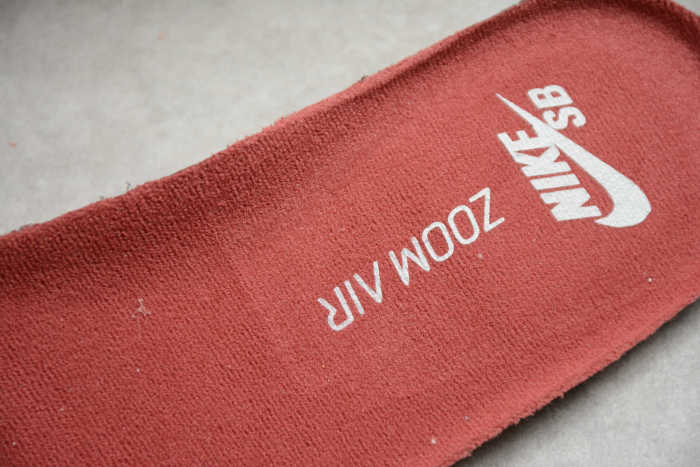 SB Dunk Brown Red BQ6817-202