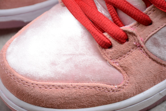 StrangeLove x SB Dunk Low “Valentine's Day” CT2552-800