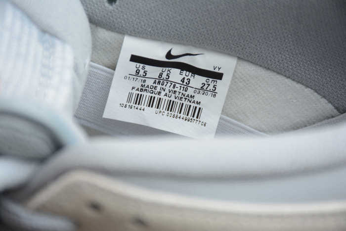 SB Dunk Low Summit White Wolf Grey AR0778-110