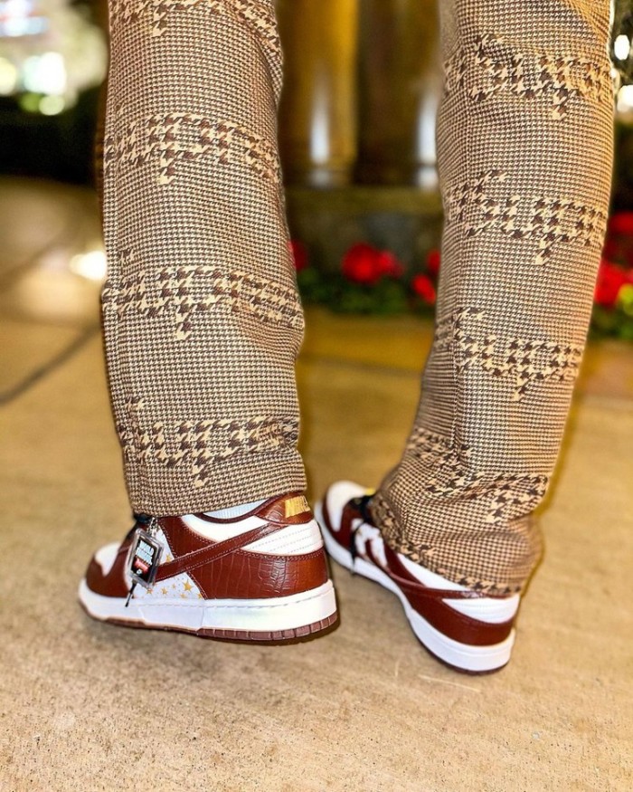 Supreme x SB Dunk Low “Barkroot Brown” DH3228-103