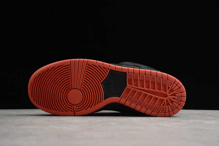 Staple x SB Dunk Low “Pigeon” Black Red 883232-008