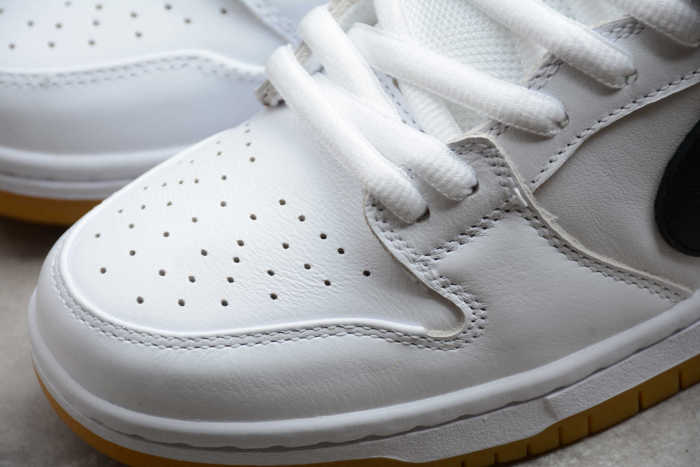 SB Dunk “Orange Label” CD2563-100