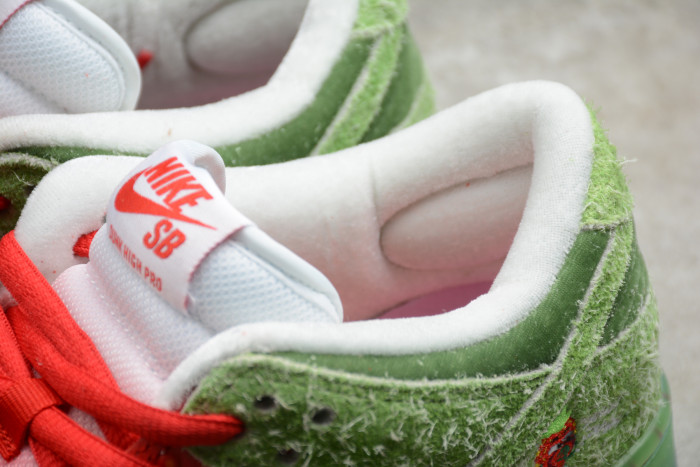 SB Dunk Low “Strawberry Cough” University Red Spinach Green-Magic Ember CW7903-601
