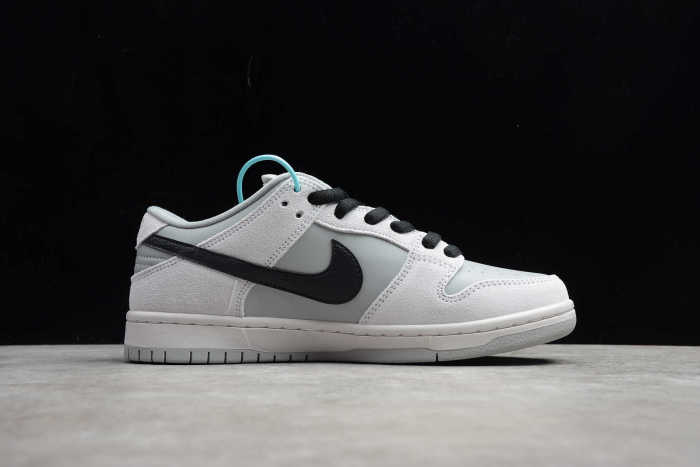 SB Dunk Grey Black BQ6817-101