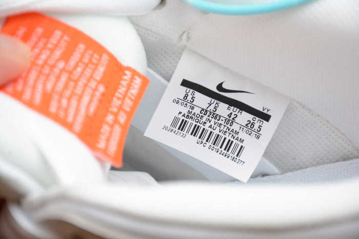 SB Dunk “Orange Label” CD2563-100