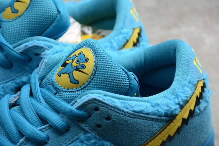 Grateful Dead x SB Dunk Low Pro QS “Blue Bear”