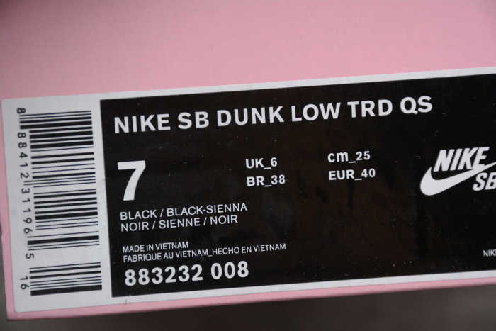 Staple x SB Dunk Low “Pigeon” Black Red 883232-008