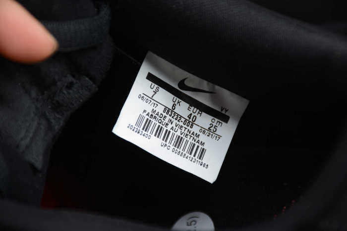 Staple x SB Dunk Low “Pigeon” Black Red 883232-008