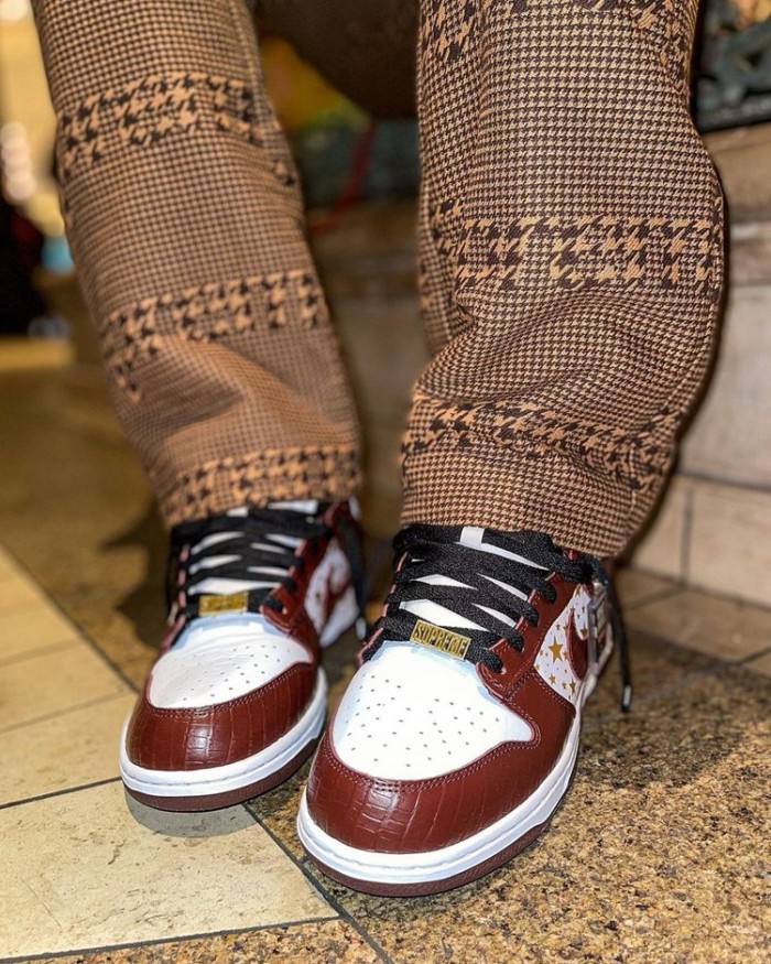 Supreme x SB Dunk Low “Barkroot Brown” DH3228-103