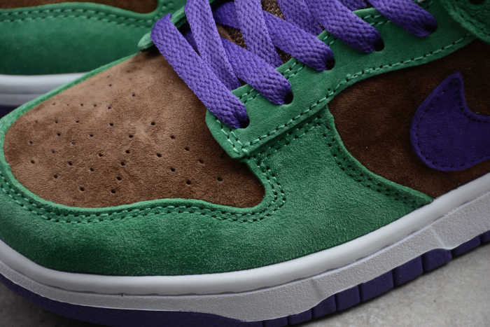 SB Dunk Low Pro QS Bright Melon Gym Green Purple CT2552-700
