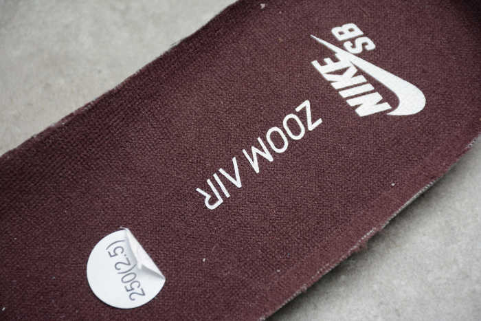 SB Dunk Low Pro Desert Sand Mahogany BQ6817-004