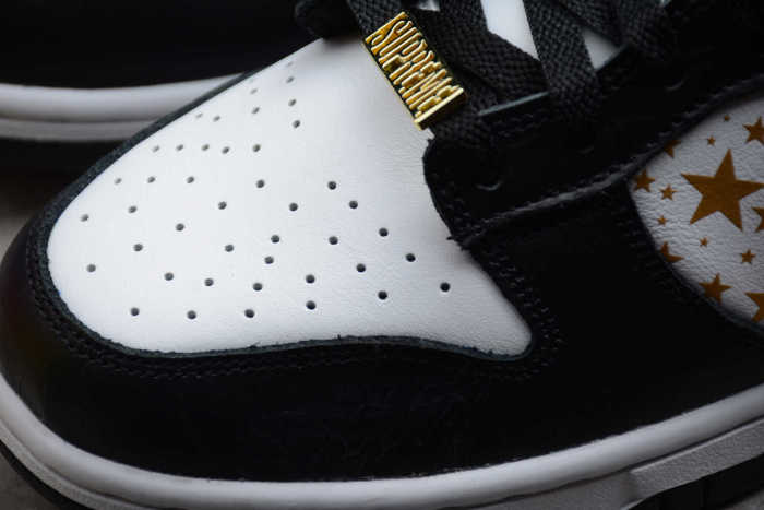 Supreme x SB Dunk Low “Black Stars” DH3228-102