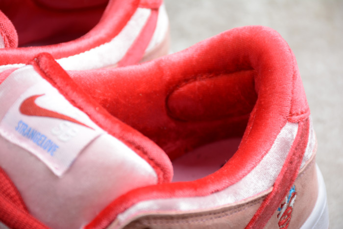 StrangeLove x SB Dunk Low “Valentine's Day” CT2552-800