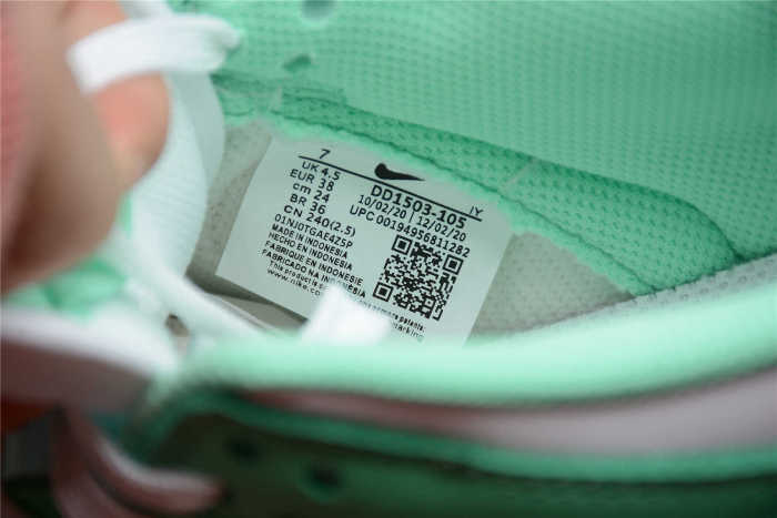 SB Dunk Low WMNS “Green Glow” DD1503-105