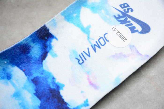 SB Dunk Low “CNY” CV1628-800