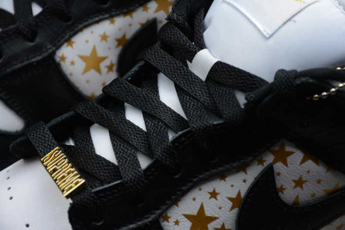 Supreme x SB Dunk Low “Black Stars” DH3228-102