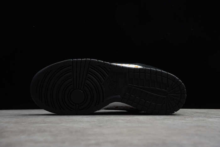 Supreme x SB Dunk Low “Black Stars” DH3228-102
