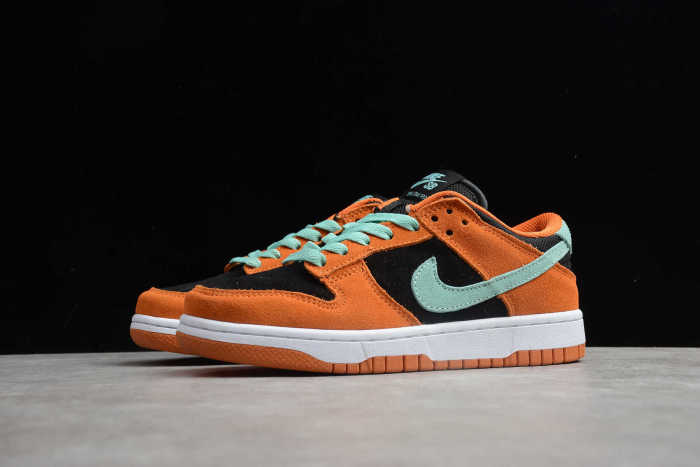 SB Dunk Ceramic Black Orange BQ6817-400