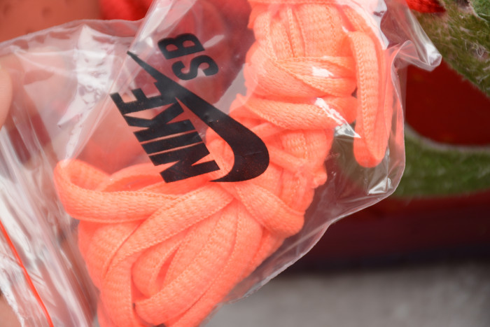 SB Dunk Low “Strawberry Cough” University Red Spinach Green-Magic Ember CW7903-601