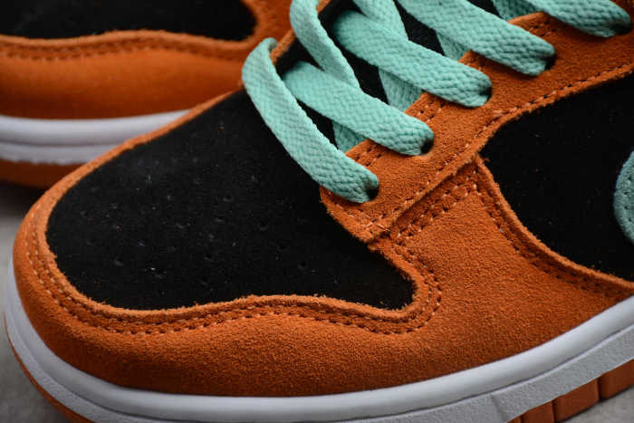SB Dunk Ceramic Black Orange BQ6817-400