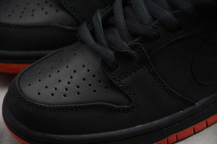 Staple x SB Dunk Low “Pigeon” Black Red 883232-008