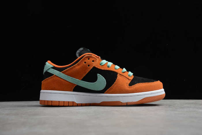 SB Dunk Ceramic Black Orange BQ6817-400