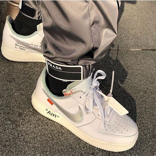 Conplex Con Off-White x MoMa x Air Force 1’07 Virgil White with Zip-Tie AV5210-100