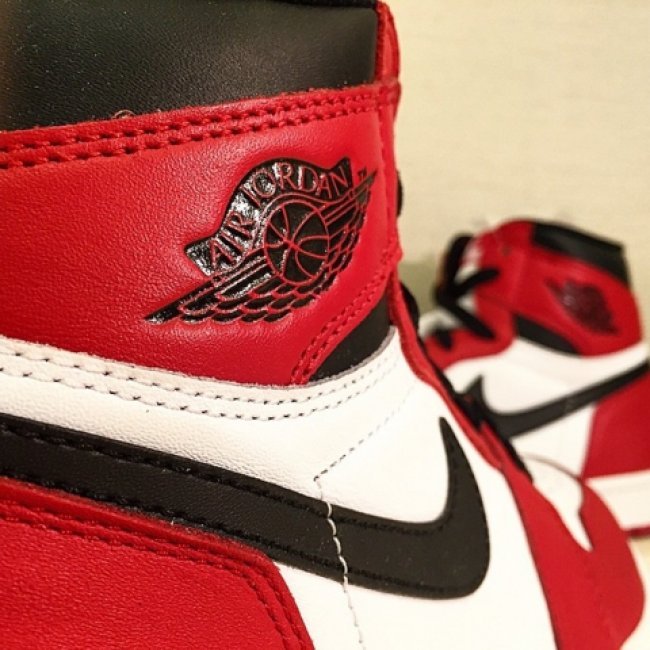 Air Jordan 1 Retro Hi OG Chicago 555088-101