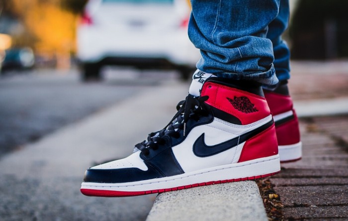 Air Jordan 1 Retro OG High “Black Toe” 555088-125